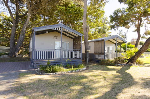 Lakeside Tourist Park - Accommodation Main Beach 2