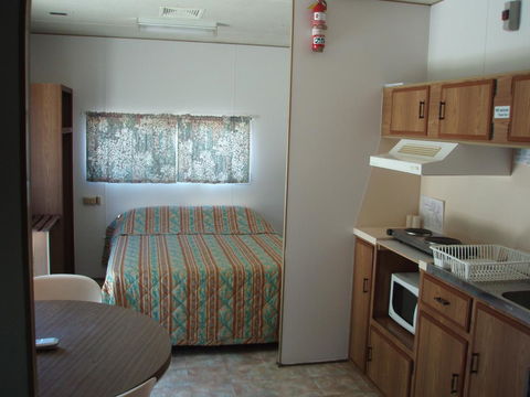 Lakeside Tourist Park - Accommodation Main Beach 13