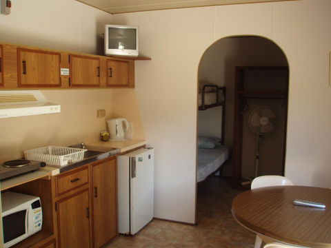 Lakeside Tourist Park - Accommodation Main Beach 16