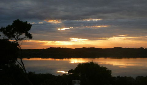 Lakeside Tourist Park - Accommodation Main Beach 12