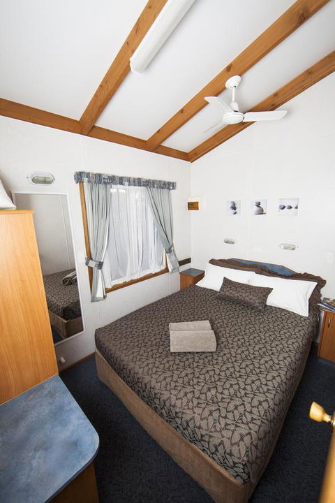 Lakeside Tourist Park - Accommodation Main Beach 15