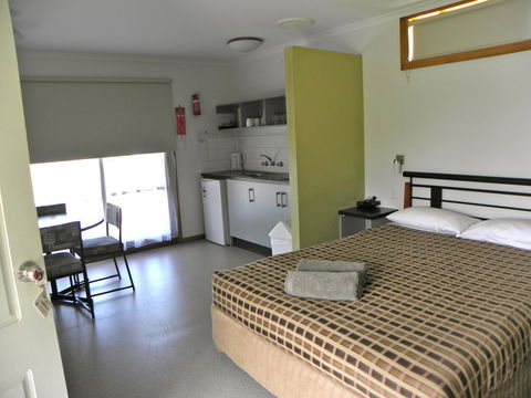 Lakeside Tourist Park - Accommodation Main Beach 9