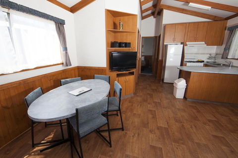 Lakeside Tourist Park - Accommodation Main Beach 7