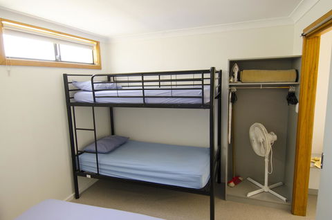 Lakeside Tourist Park - Accommodation Main Beach 8