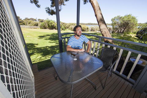 Lakeside Tourist Park - Accommodation Main Beach 0