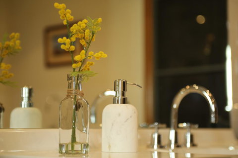 William Hunt's Retreat - Cypress Studio - Accommodation Main Beach 17