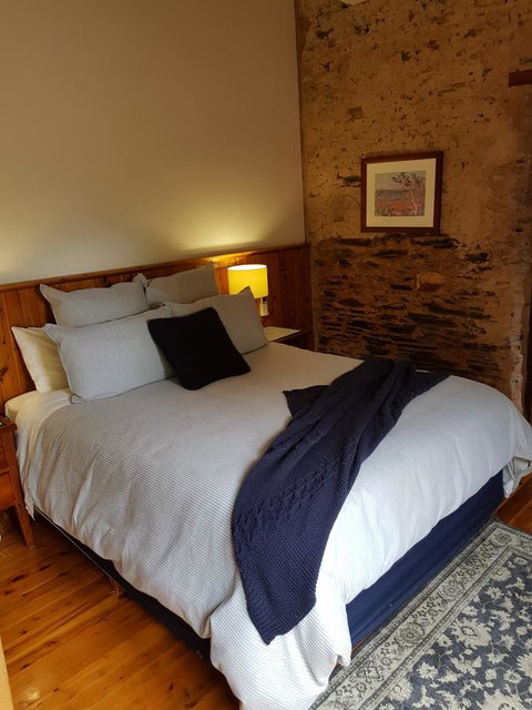 William Hunt's Retreat - Cypress Studio - Accommodation Main Beach 2