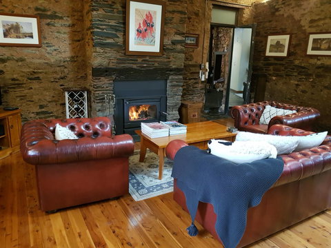 William Hunt's Retreat - Cypress Studio - Accommodation Main Beach 7