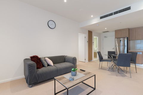 Ther-Rich 2Brm CBD Apartment - Accommodation Main Beach 32
