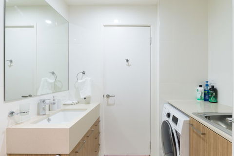 Ther-Rich 2Brm CBD Apartment - Accommodation Main Beach 30