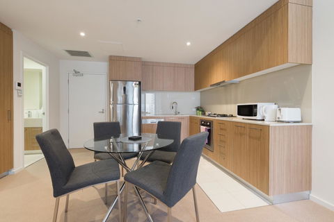 Ther-Rich 2Brm CBD Apartment - Accommodation Main Beach 13