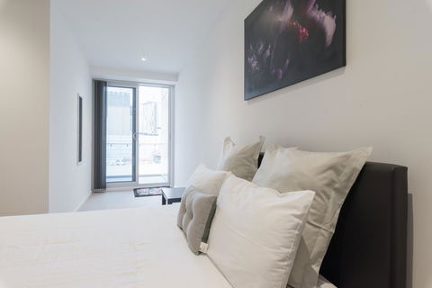 Ther-Rich 2Brm CBD Apartment - Accommodation Main Beach 1