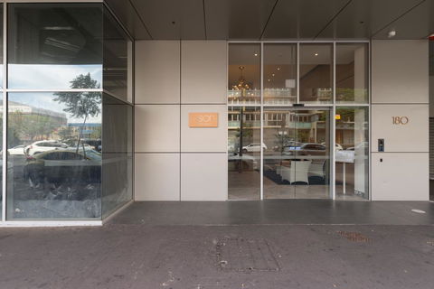 Ther-Rich 2Brm CBD Apartment - Accommodation Main Beach 11