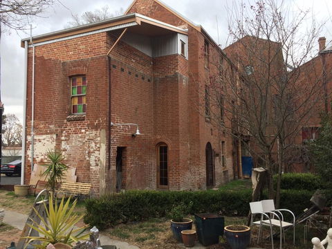 Original Hat Factory - Accommodation Main Beach 5
