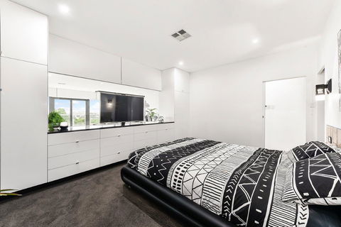 KENNEDY EXECUTIVE TOWNHOUSE - Accommodation Main Beach 20