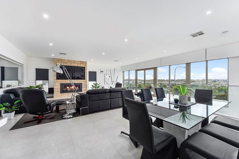 KENNEDY EXECUTIVE TOWNHOUSE - Accommodation Main Beach 3