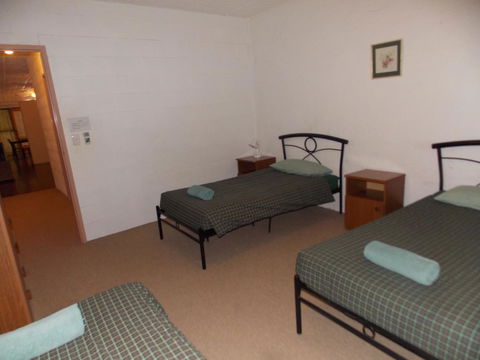 Desert View Apartments - Accommodation Main Beach 2