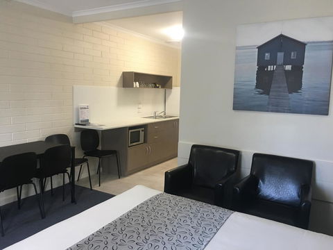 Victor Harbor City Inn - Accommodation Main Beach 12