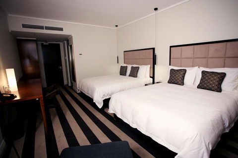 Ellen Hotel - Accommodation Main Beach 19