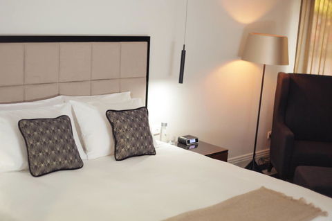 Ellen Hotel - Accommodation Main Beach 10