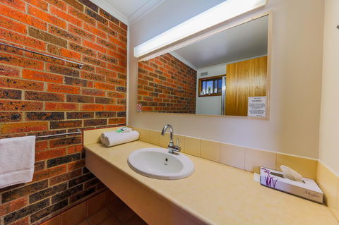 Country Roads Motor Inn Naracoorte - Accommodation Main Beach 33