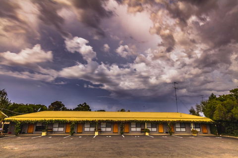 Country Roads Motor Inn Naracoorte - Accommodation Main Beach 40