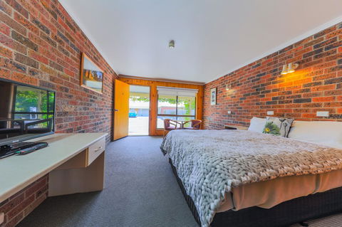 Country Roads Motor Inn Naracoorte - Accommodation Main Beach 4