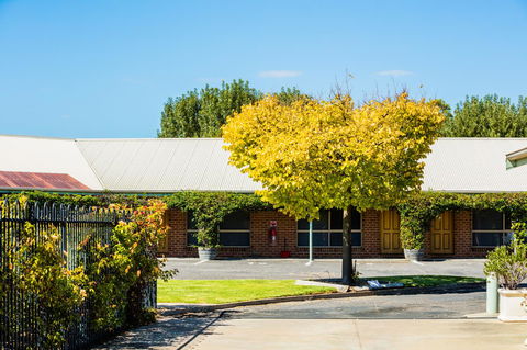 Country Roads Motor Inn Naracoorte - Accommodation Main Beach 6