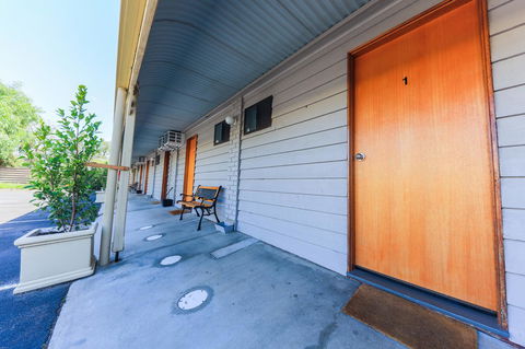Country Roads Motor Inn Naracoorte - Accommodation Main Beach 31