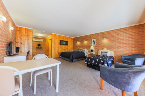 Country Roads Motor Inn Naracoorte - Accommodation Main Beach 25
