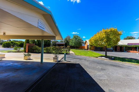 Country Roads Motor Inn Naracoorte - Accommodation Main Beach 38