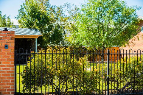 Country Roads Motor Inn Naracoorte - Accommodation Main Beach 44