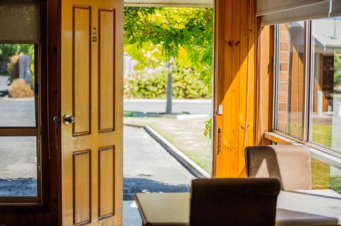 Country Roads Motor Inn Naracoorte - Accommodation Main Beach 34
