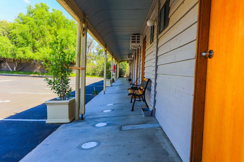 Country Roads Motor Inn Naracoorte - Accommodation Main Beach 21