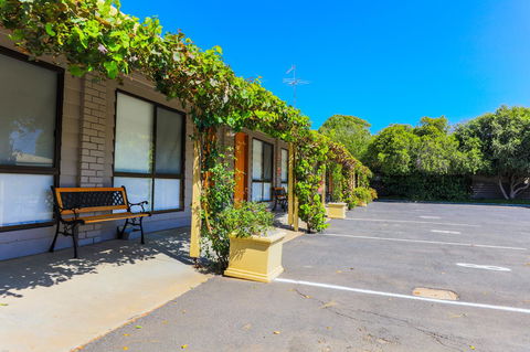Country Roads Motor Inn Naracoorte - Accommodation Main Beach 26