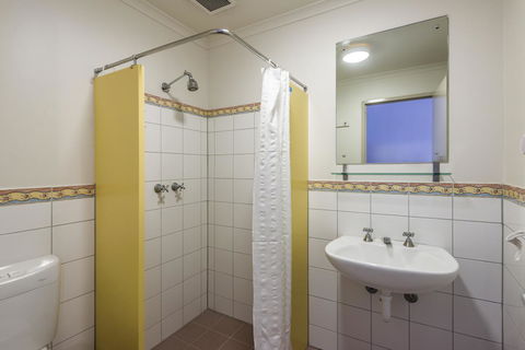 YHA Adelaide Central - Accommodation Main Beach 40