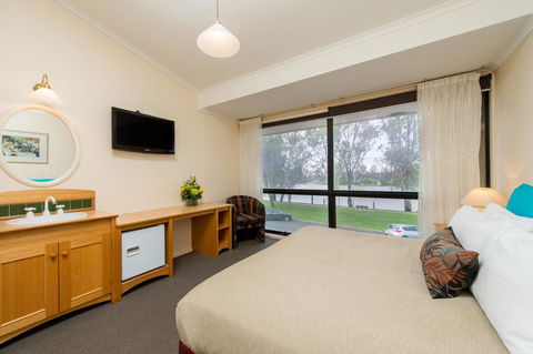 Berri Hotel - Accommodation Main Beach 37