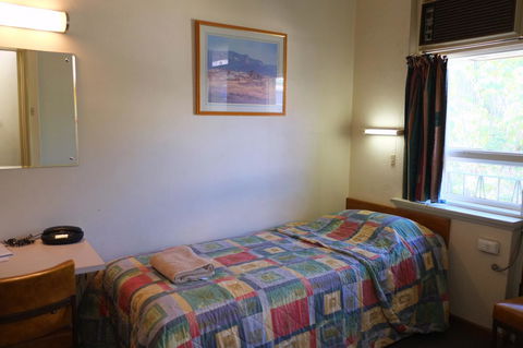 Berri Hotel - Accommodation Main Beach 25