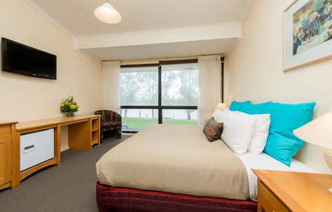 Berri Hotel - Accommodation Main Beach 38