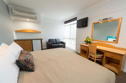 Berri Hotel - Accommodation Main Beach 44