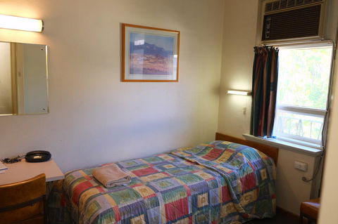 Berri Hotel - Accommodation Main Beach 27
