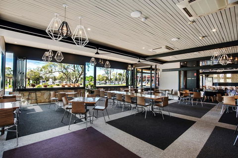 Berri Hotel - Accommodation Main Beach 13
