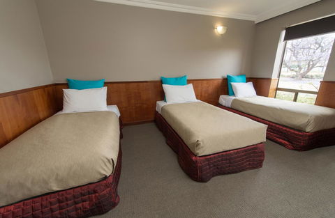 Berri Hotel - Accommodation Main Beach 41