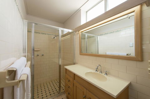 Berri Hotel - Accommodation Main Beach 39