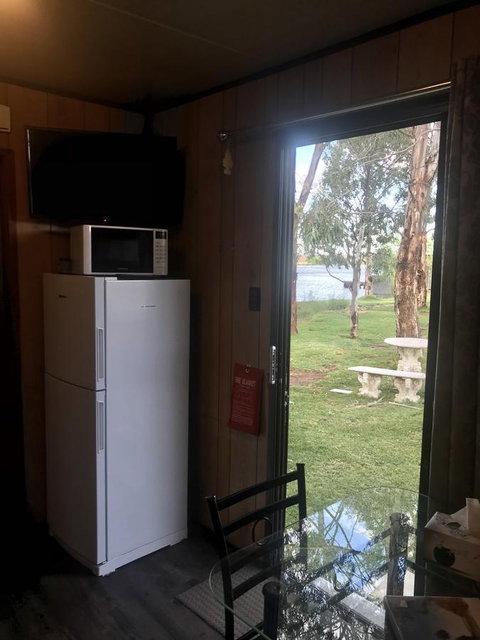 Murray Bridge Riverview Cabin - Accommodation Main Beach 3