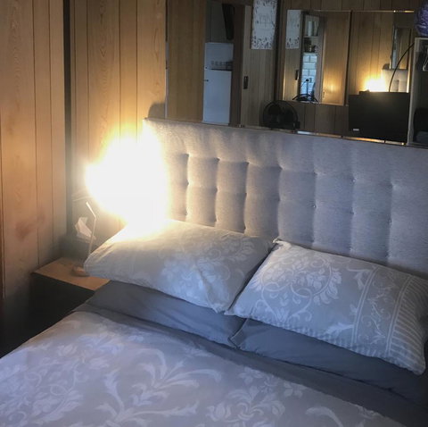 Murray Bridge Riverview Cabin - Accommodation Main Beach 2