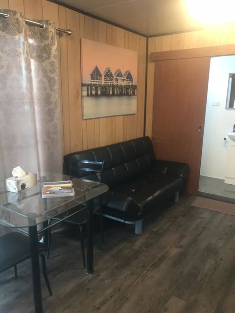 Murray Bridge Riverview Cabin - Accommodation Main Beach 5