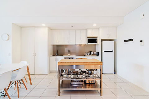 Stylish And Comfortable, Views Over Gouger St! - Accommodation Main Beach 8