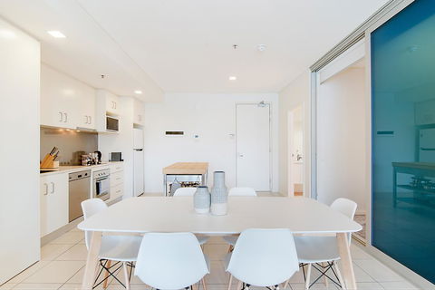 Stylish And Comfortable, Views Over Gouger St! - Accommodation Main Beach 6