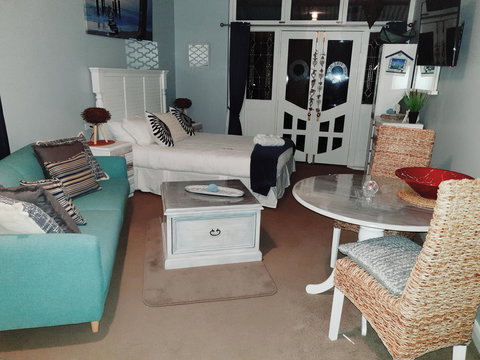Court House - Studio - Accommodation Main Beach 0